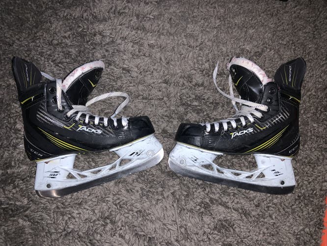 CCM Tacks Hockey Skates Size 4