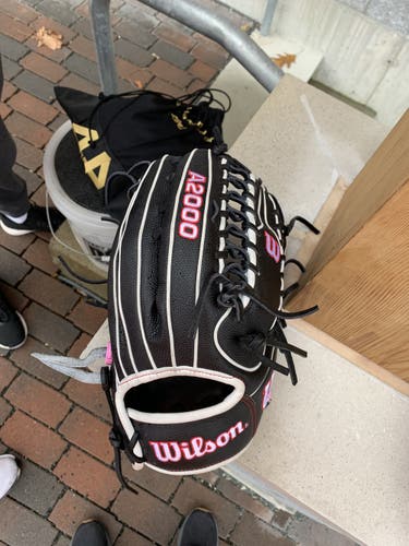 New Outfield 12.75" A2000 Baseball Glove