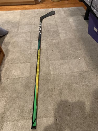Senior Right Handed Toe Pattern  Supreme UltraSonic Hockey Stick