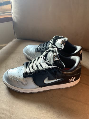 Nike SB Supreme Dunk Shoe