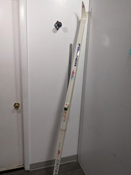 Fischer Crown XC Cross Country Skis w/NNN Bindings Size 210cm White Used