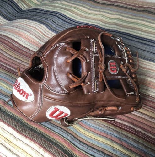 Brown High School/College Infield 11.75" A2000 Baseball Glove