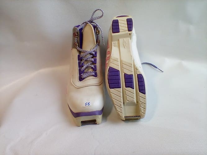 Used Arctix W 05-05.5 Jr 03.5-04 Cross Country Ski Girls Boots