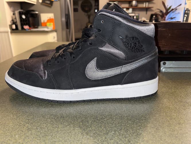 Air Jordan 1 Mid SE Nylon ‘Black Grey’