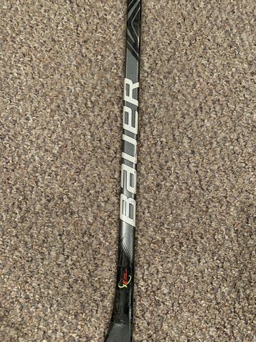 Senior Right Handed Vapor FlyLite Hockey Stick 77 Flex P28
