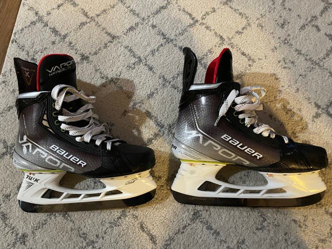 Senior Used Bauer Vapor Hyperlite Hockey Skates Regular Width Size 7