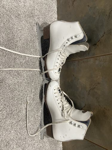 White Used Riedell Size 3.5 Figure Skates