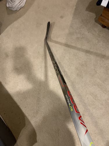 Senior Right Handed Mid Pattern  Vapor Hyperlite Hockey Stick