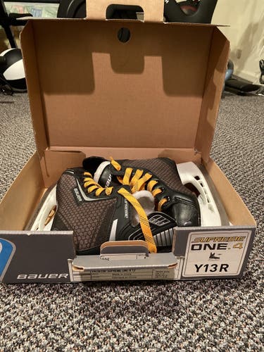 Youth Bauer Regular Width Size 13 Supreme One.4 Hockey Skates
