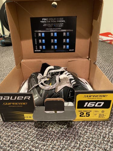 Youth Bauer Regular Width Size 2.5 Supreme 160 Hockey Skates