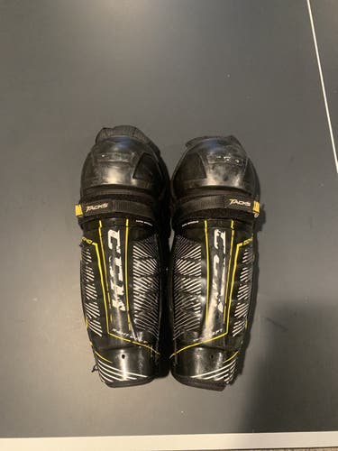 Used Youth CCM Tacks 9040 Shin Pads