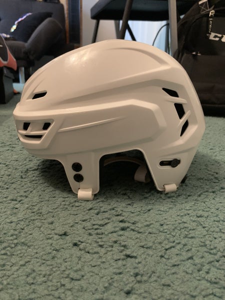 Used CCM Resistance Adult Medium Helmet