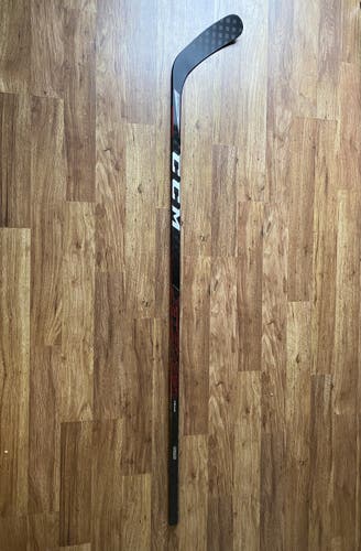 New Senior CCM Right Handed Jetspeed Team Hockey Stick. Curve P90TM, Flex 75.