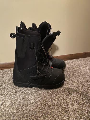 Men's Size 7.0 (Women's 8.0) Burton Moto Snowboard Boots