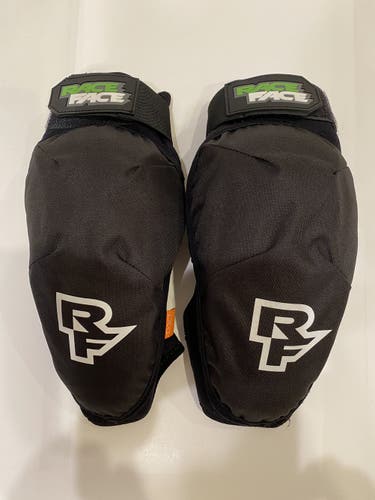 Used 2021 Race Face Ambush Elbow Guard / Elbow Pad for MTB - Size Medium