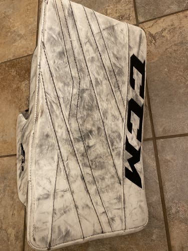 CCM E3.9 Hockey Goalie Blocker