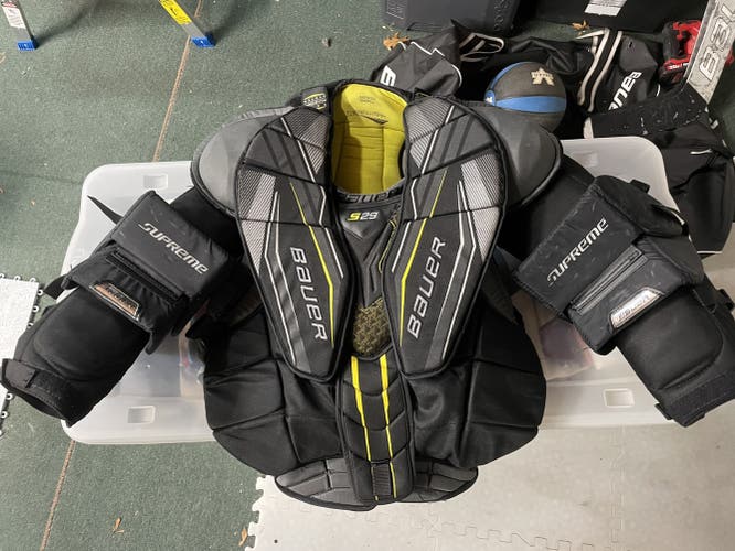 Bauer Supreme S29 chest protector Adult Small