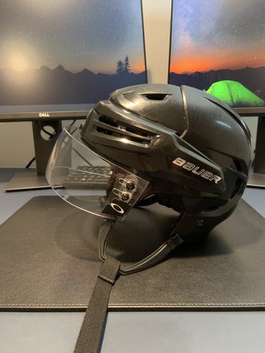 Bauer Re-Akt Helmet Senior Medium w/ Oakley Pro Straight Half Shield