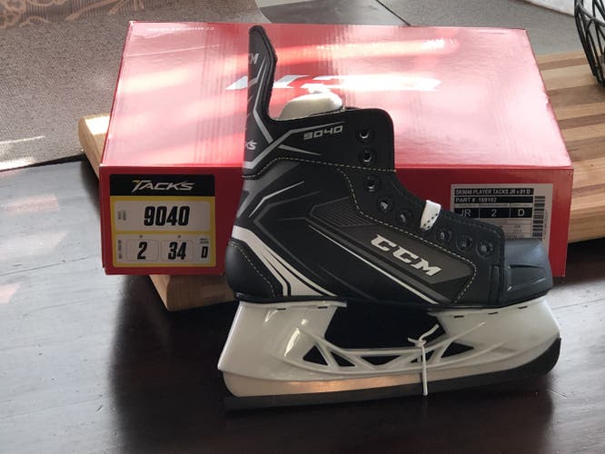 CCM tacks 9046 player skates