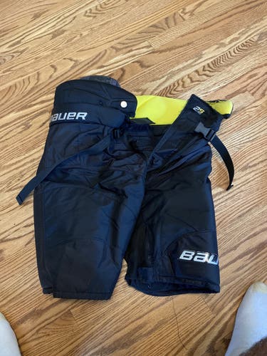Black Junior XL Bauer  Supreme 2s Pro Hockey Pants