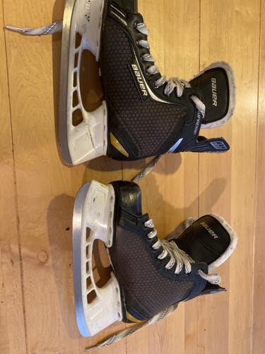 Junior Bauer Size 5 Supreme One.4 Hockey Skates