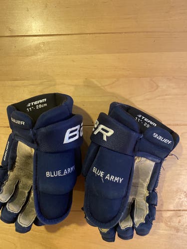 Bauer hockey gloves