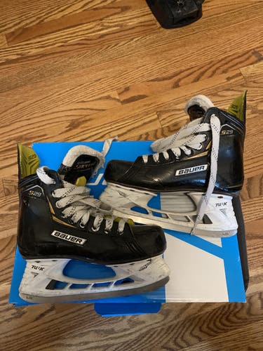 Junior Bauer   Size 4.5 Supreme S29 Hockey Skates