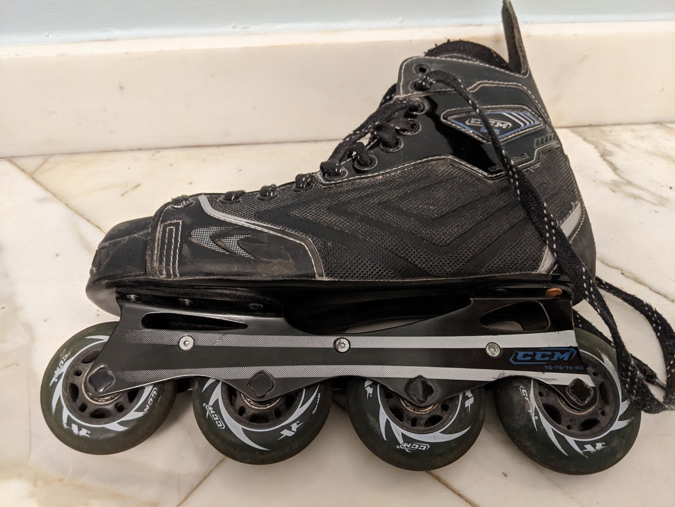 CCM Sz 5 Shoe Sz 6.5 Rollerblades Inline Hockey Roller Skates 2.0 88 EXO-SKEL 