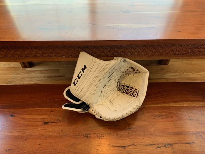 White Senior Used CCM Regular Premier R1.9