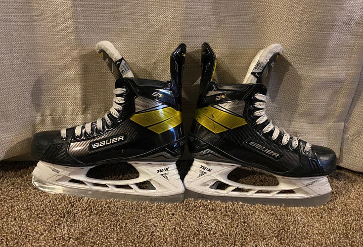 Junior Bauer Regular Width  Size 5.5 Supreme 3S Hockey Skates