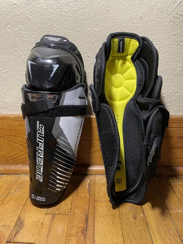 Used Junior Bauer Supreme Ignite Pro Shin Pads