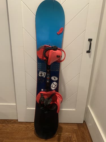 Used Men's Burton Custom Flying V Snowboard All Mountain Without Bindings Medium Flex True Twin