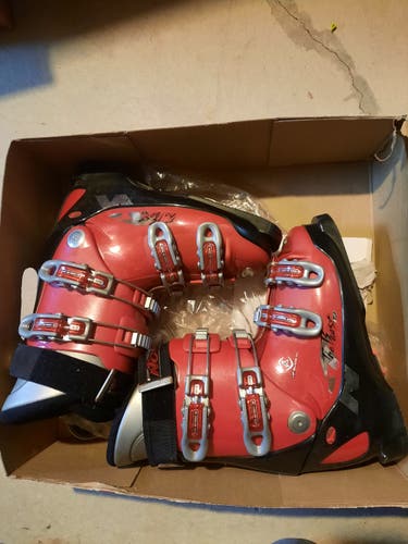 Used Women's Nordica All Mountain Beast 10 W Ski Boots