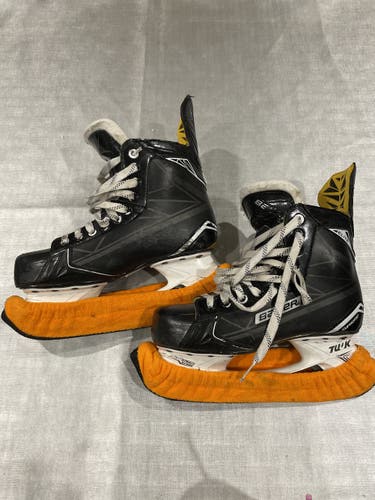 Senior Used Bauer Supreme elite Hockey Skates Regular Width Size 7.5