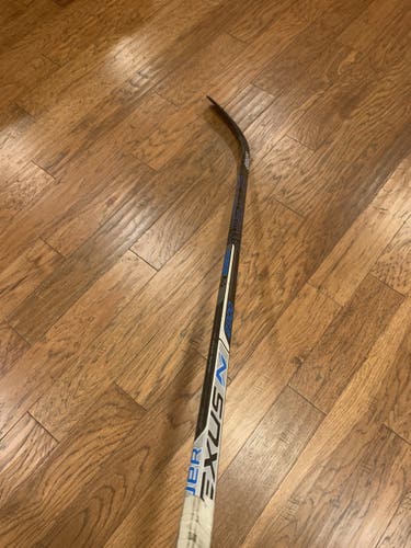 Bauer Nexus N2900 Intermediate Hockey stick