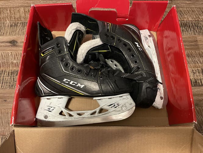 Junior CCM Tacks 9070 Size 3.5 Hockey Skates