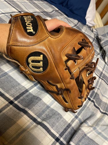 Brown Used Infield A2000 11.5" Baseball Glove