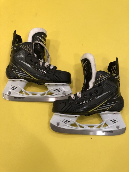 Junior New CCM Tacks vector Hockey Skates Regular Width Size 5.5