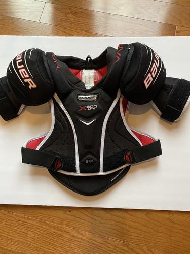Junior Bauer Small Vapor X800Lite Shoulder Pads