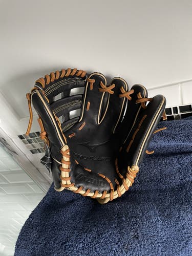 Black High School/College Infield 11.75" Pro Select Baseball Glove