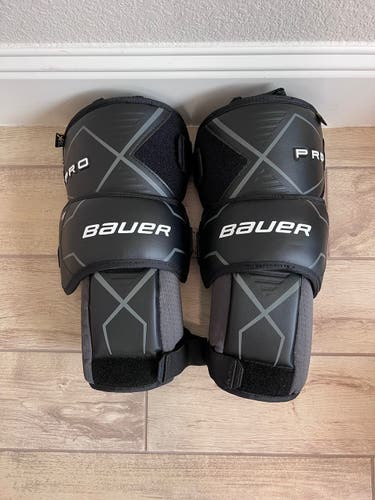 Like new Bauer Pro Knee guards size Senior