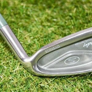 Lady Cobra 	Oversize 	8 Iron 	Right Handed	36"	Graphite	Ladies	New Grip