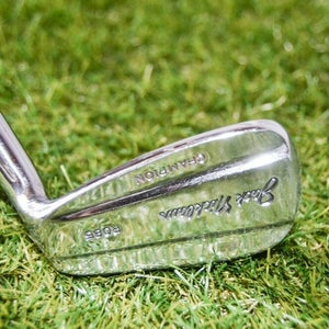 MacGregor	Jack Nicklaus R085	9 Iron 	Right Handed 	35.5"	Steel 	Stiff	New Grip