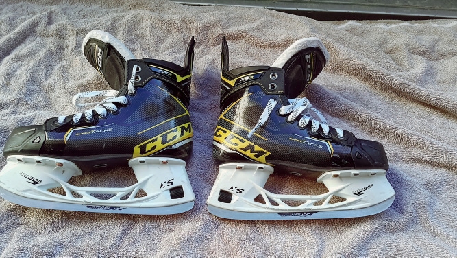 Junior Used CCM Super Tacks AS3 Hockey Skates Size 4.5 Regular Width