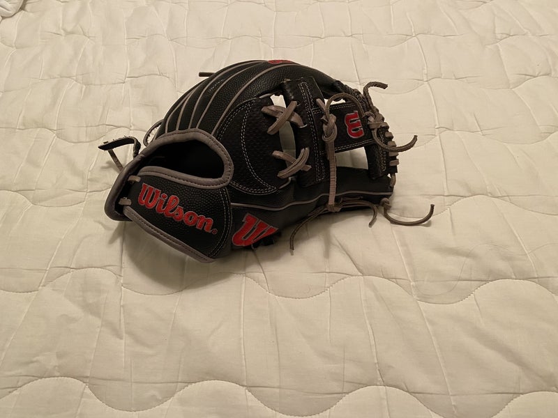 Barely used Black Wilson A2000 Baseball Glove 12" High School/College Rt hand throwing