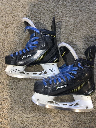 Senior CCM  Size 6 Tacks 4052 Hockey Skates