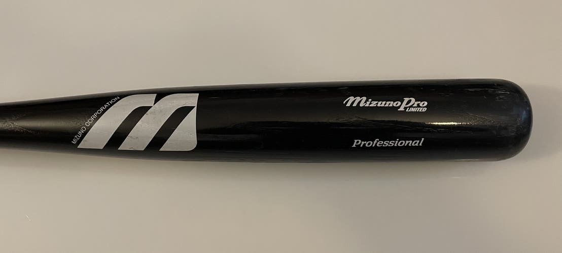 Used Mizuno Chipper Jones Model Wood Bat 34" - 32.85 oz