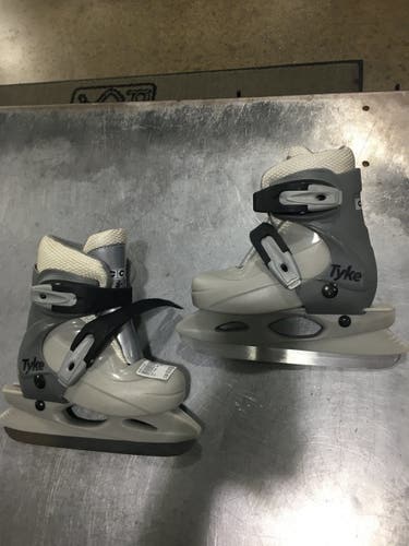 Used Ccm Tyke Adjustable Adjustable Ice Skates Ice Hockey Skates