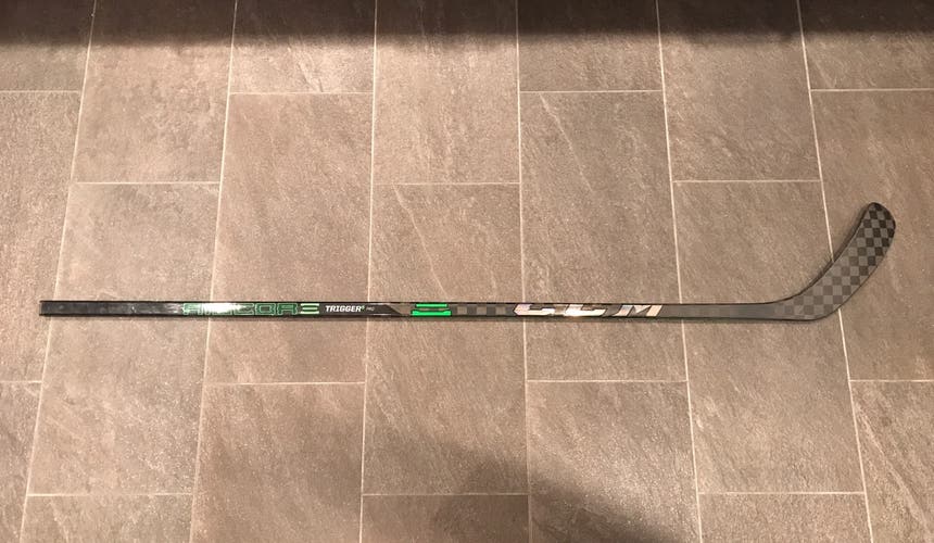 CCM Trigger 5 Pro 75 Flex P90TM Right Grip Senior Stick