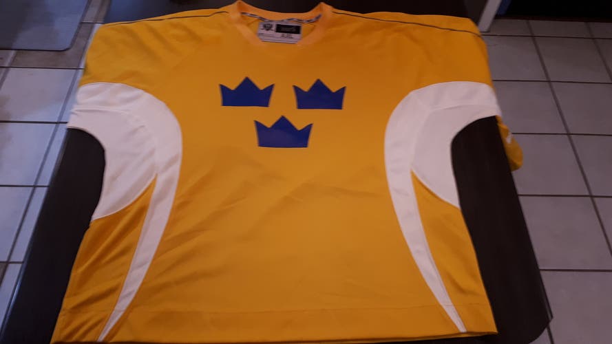 Team Sweden Men's Used XL Jersey